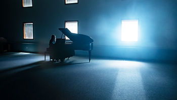 piano player improvising music