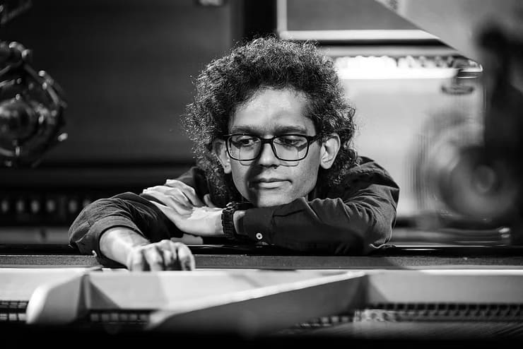 Arashk Azizi: The Storyteller of Modern Classical Music