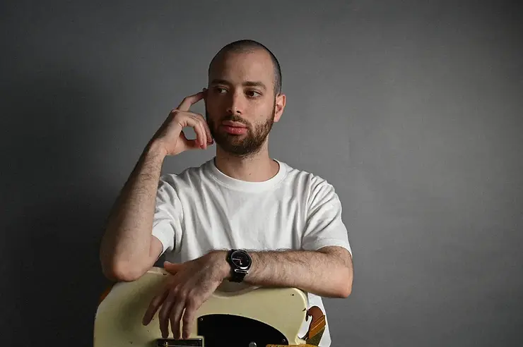 “Melodically Involved” is the closing piece of the album. It is a soft and somber piece reminiscent of a noir film. The guitar again takes center stage, and Avinoam Ettun showcases his virtuosity by transforming the main theme into different styles within a few measures.