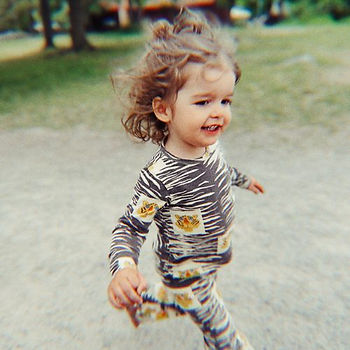 Flora Cash's venture into classical realms, fueled by the artistic prowess of Cole Randall, Shpresa Lleshaj, and Jordan Grigg, alongside the vibrant performance by Djordje Milanovic, results in a timeless gift in the form of "Vår Pil." Crafted as a tribute to their daughter, Rocker Peggy, this album immortalizes shared moments and emotions, making it a cherished and deeply personal addition to Flora Cash's eclectic repertoire.