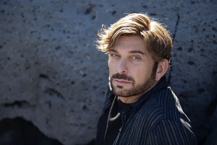 21 Grammi is a deeply expressive work, one that listens back to the listener. It captures the weight of what remains when we strip life to its emotional essence. It’s a record of subtle truths, small miracles, and fragile balances—held together by a voice that trusts vulnerability more than spectacle.